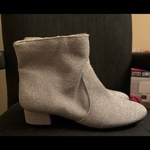 Nine West Girls sparkly silver booties size 3